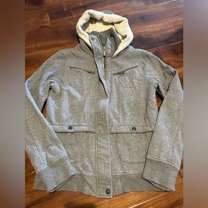 Roxy jacket.. lined on the inside.. in great condition.. size S